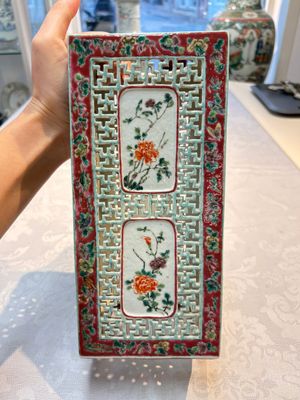 A fine Chinese famille rose reticulated square lantern with a stand, 19th C. — photo 8