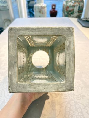 A fine Chinese famille rose reticulated square lantern with a stand, 19th C. — photo 10