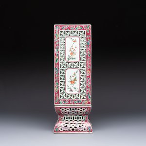 A fine Chinese famille rose reticulated square lantern with a stand, 19th C. — photo 5
