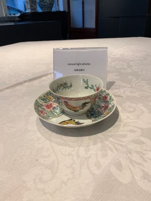 A fine Chinese famille rose 'rooster' cup and saucer, Yongzheng — photo 1