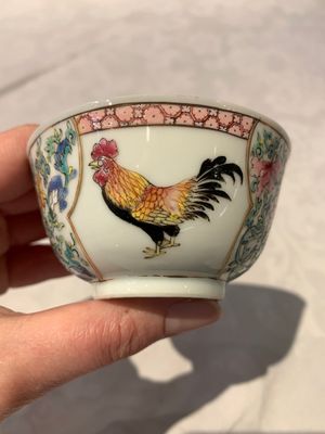 A fine Chinese famille rose 'rooster' cup and saucer, Yongzheng — photo 12