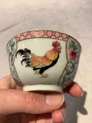 A fine Chinese famille rose 'rooster' cup and saucer, Yongzheng — photo 14