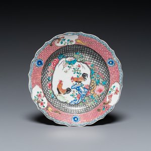 A fine Chinese famille rose 'roosters' plate, Yongzheng — 照片 1