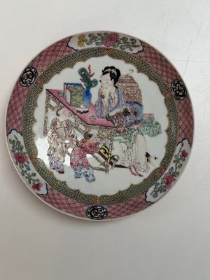 A fine Chinese famille rose ruby-back eggshell plate with a lady and playing boys, Yongzheng — photo 1