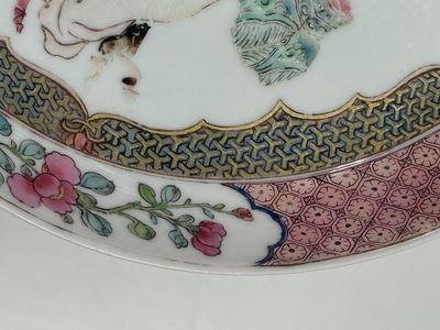 A fine Chinese famille rose ruby-back eggshell plate with a lady and playing boys, Yongzheng — photo 8