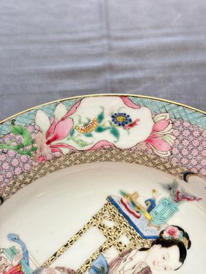 A fine Chinese famille rose ruby-back eggshell plate with a lady and playing boys, Yongzheng — photo 13