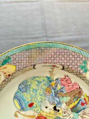 A fine Chinese famille rose ruby-back eggshell plate with a lady and playing boys, Yongzheng — photo 8
