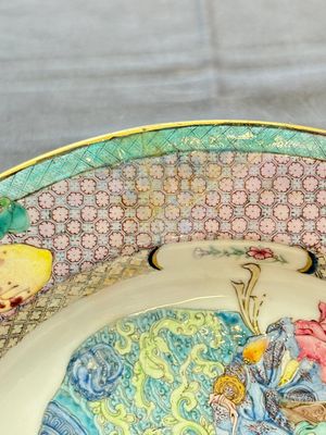 A fine Chinese famille rose ruby-back eggshell plate with a lady and playing boys, Yongzheng — photo 9