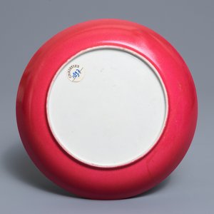A fine Chinese famille rose 'ruby back' eggshell plate, Yongzheng — 照片 2