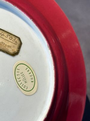 A fine Chinese famille rose 'ruby back' plate with a bird on a blossoming branch, Yongzheng — photo 13