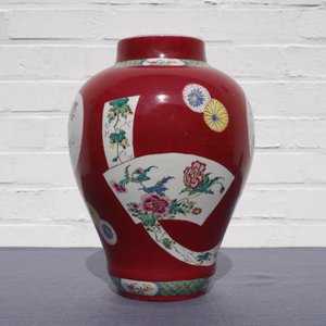 A fine Chinese famille rose ruby ground baluster vase with floral panels, Yongzheng — 照片 8
