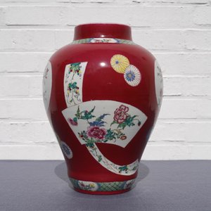 A fine Chinese famille rose ruby ground baluster vase with floral panels, Yongzheng — 照片 10