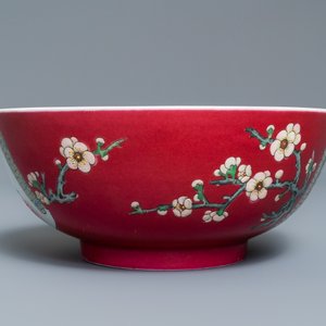 A fine Chinese famille rose ruby ground bowl, Yongzheng — photo 5