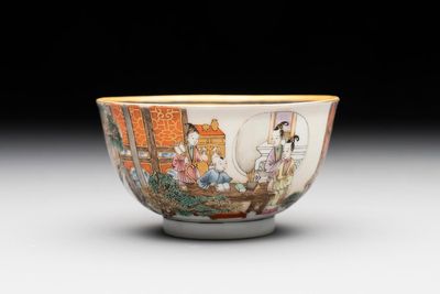 A fine Chinese famille rose 'San Niang Jiao Zi 三娘教子' cup, Yongzheng