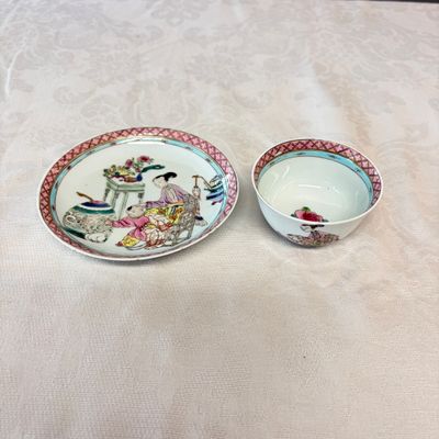 A fine Chinese famille rose 'San Niang Jiao Zi 三娘教子' tea bowl and saucer — 照片 1
