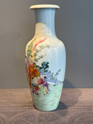 A fine Chinese famille rose 'shouxing' vase, Qianlong mark, Republic — photo 5