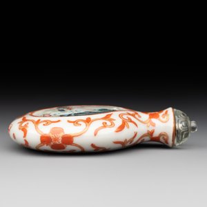 A fine Chinese famille rose snuff bottle with rock crystal stopper, Qianlong mark and of the period — photo 2