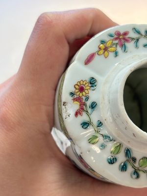 A fine Chinese famille rose tea caddy and a pattipan or teapot stand, Yongzheng/Qianlong — photo 12