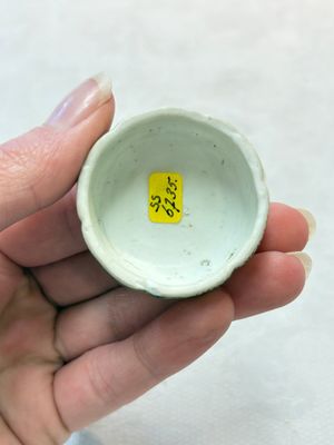 A fine Chinese famille rose tea caddy and a pattipan or teapot stand, Yongzheng/Qianlong — photo 16