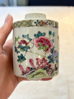 A fine Chinese famille rose tea caddy and a pattipan or teapot stand, Yongzheng/Qianlong — photo 6