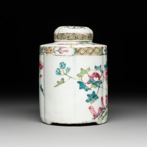 A fine Chinese famille rose tea caddy and a pattipan or teapot stand, Yongzheng/Qianlong — photo 6