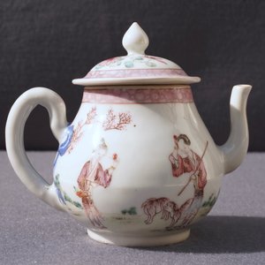 A fine Chinese famille rose teapot and a 'Romance of the Western Chamber' plate, Yongzheng/Qianlong — 照片 23