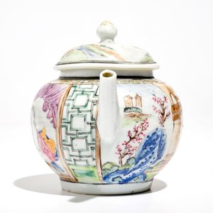 A fine Chinese famille rose teapot and cover with a lady holding a small dog, Yongzheng — photo 2
