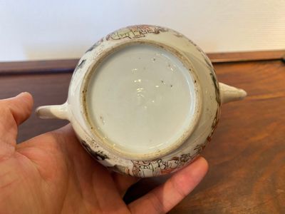 A fine Chinese famille rose teapot and cover, Yongzheng — 照片 7