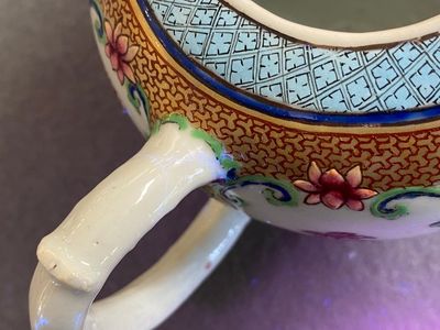 A fine Chinese famille rose teapot and cover, Yongzheng — 照片 7