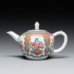 A fine Chinese famille rose teapot and cover, Yongzheng — 照片 2