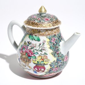 A fine Chinese famille rose teapot and cover, Yongzheng — 照片 7