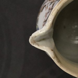 A fine Chinese famille rose teapot and matching milk jug, Yongzheng — 照片 9