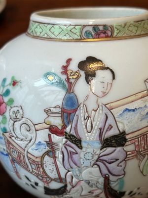A fine Chinese famille rose teapot with a cat, lady and child, Yongzheng — photo 8