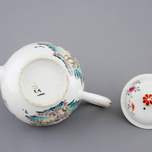 A fine Chinese famille rose teapot with a pair of goats, Qianlong — photo 5