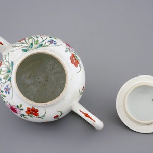 A fine Chinese famille rose teapot with a pair of goats, Qianlong — photo 6