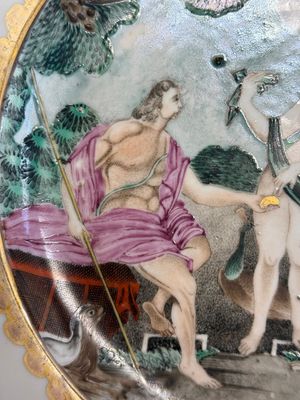 A fine Chinese famille rose 'The judgement of Paris' plate, Qianlong — photo 3