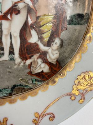 A fine Chinese famille rose 'The judgement of Paris' plate, Qianlong — photo 5