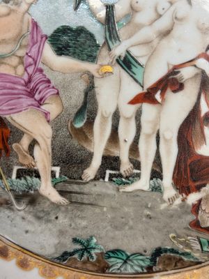 A fine Chinese famille rose 'The judgement of Paris' plate, Qianlong — photo 7