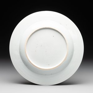 A fine Chinese famille rose 'The judgement of Paris' plate, Qianlong — photo 2