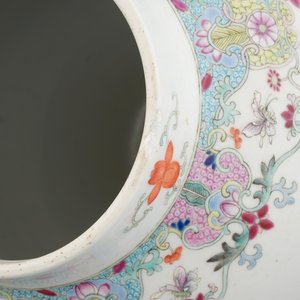A fine Chinese famille rose vase and cover, 19th C. — photo 6