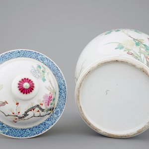 A fine Chinese famille rose vase and cover, 19th C. — photo 7