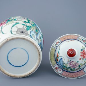 A fine Chinese famille rose vase and cover with birds among flowers, 19th C. — photo 6
