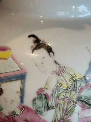 A fine Chinese famille rose vase with figural design, Yongzheng — photo 14