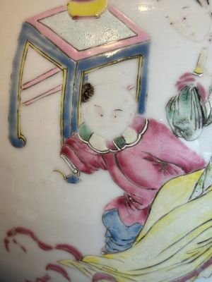 A fine Chinese famille rose vase with figural design, Yongzheng — photo 15