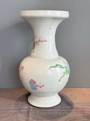 A fine Chinese famille rose vase with figural design, Yongzheng — photo 3