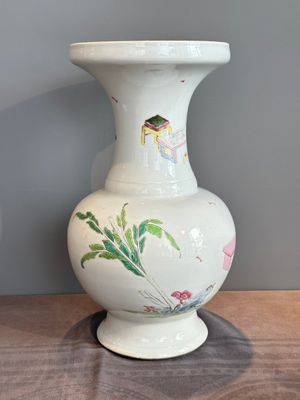 A fine Chinese famille rose vase with figural design, Yongzheng — photo 4