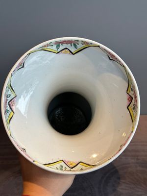A fine Chinese famille rose vase with figural design, Yongzheng — photo 6