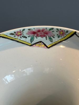 A fine Chinese famille rose vase with figural design, Yongzheng — photo 7