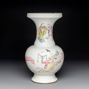 A fine Chinese famille rose vase with figural design, Yongzheng — photo 1