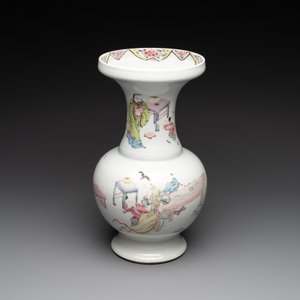 A fine Chinese famille rose vase with figural design, Yongzheng — photo 2